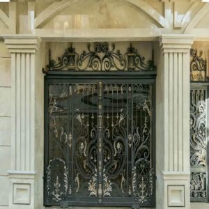 درب حیاط آهنی در اندیشه