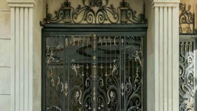 درب حیاط آهنی در اندیشه