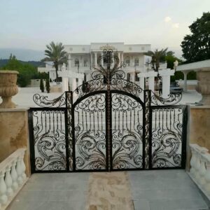 درب حیاط آهنی در نسیم شهر