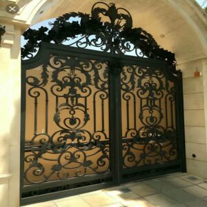 درب حیاط آهنی در عظیمیه کرج