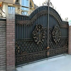 درب حیاط آهنی در مشهد