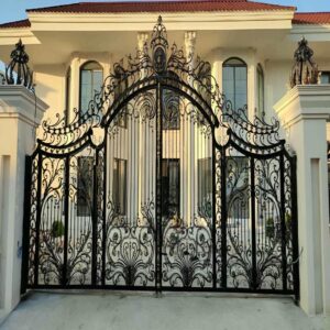 درب حیاط آهنی در یزد