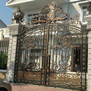درب حیاط آهنی در بومهن