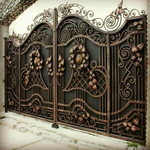 درب حیاط آهنی در کاشان