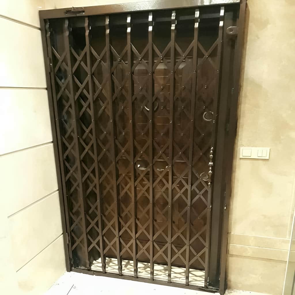 درب آکاردئونی تسمه دوبل با اتصال محکم و بدنه مقاوم