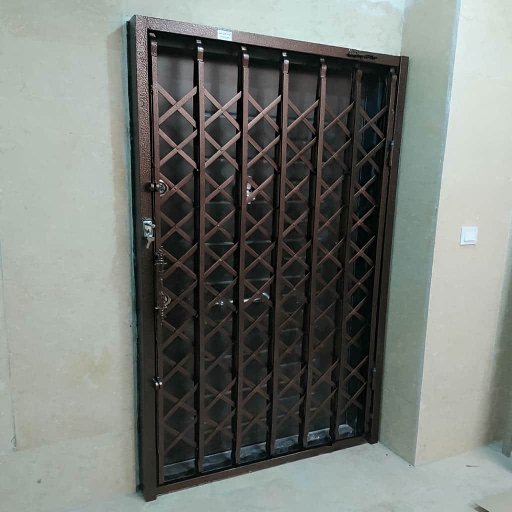 درب آکاردئونی ضد سرقت با تسمه مقاوم و برش دقیق