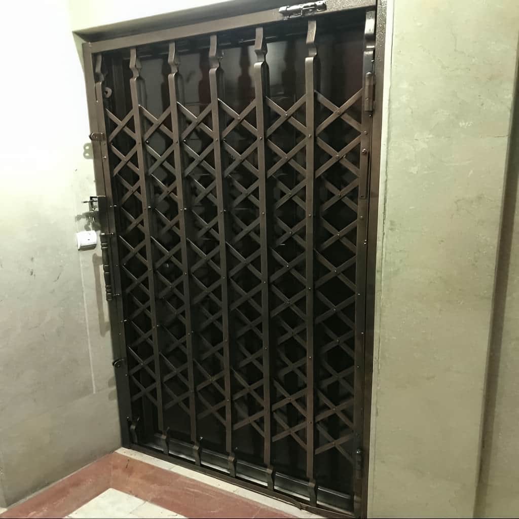 محافظ آهنی درب آپارتمان