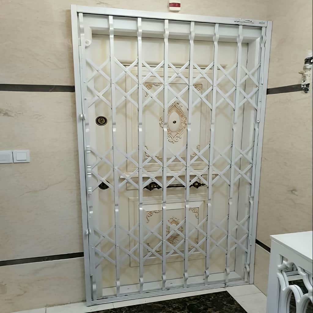 درب آکاردئونی با رنگ کوره ای روی فریم و ریل