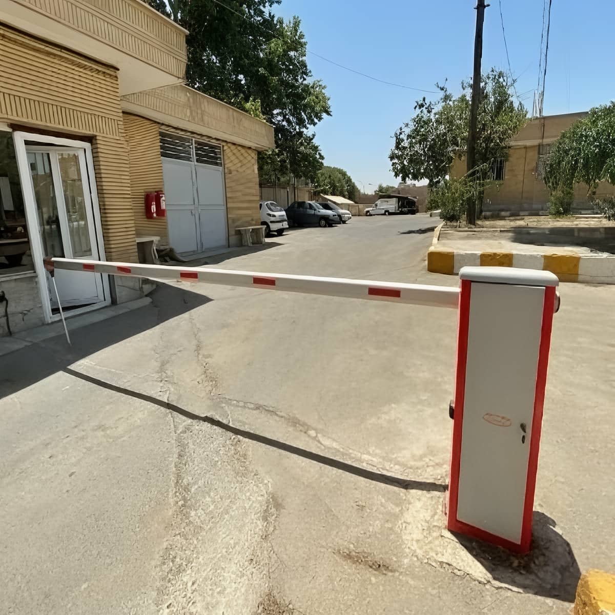راهبند برقی با بوم متحرک پارکینگ راهبند برقی با بوم متحرک پارکینگ