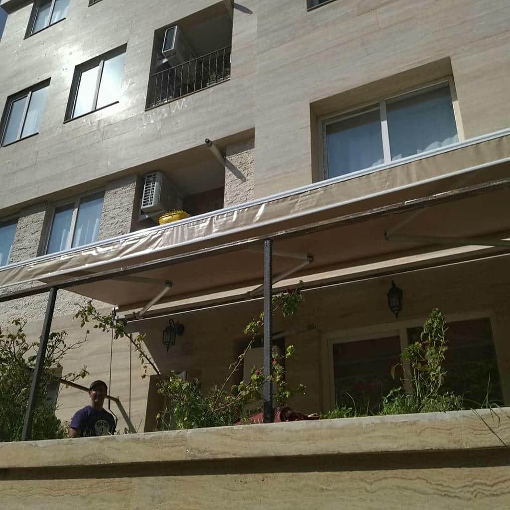 سایبان برقی و دستی با ریموت کنترل کنار سازه سایبان برقی و دستی با ریموت کنترل کنار سازه