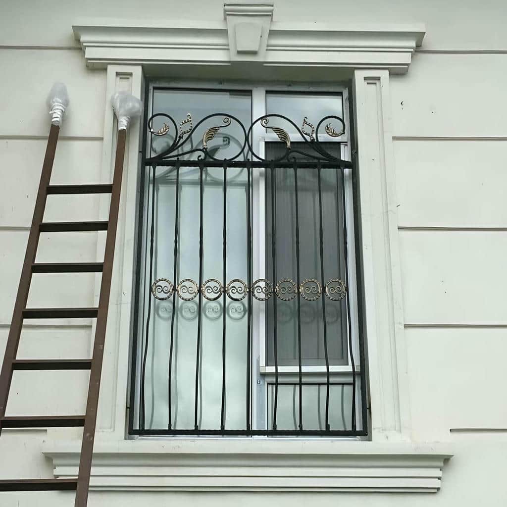 نقش حفاظ پنجره فلزی در افزایش امنیت ساختمان