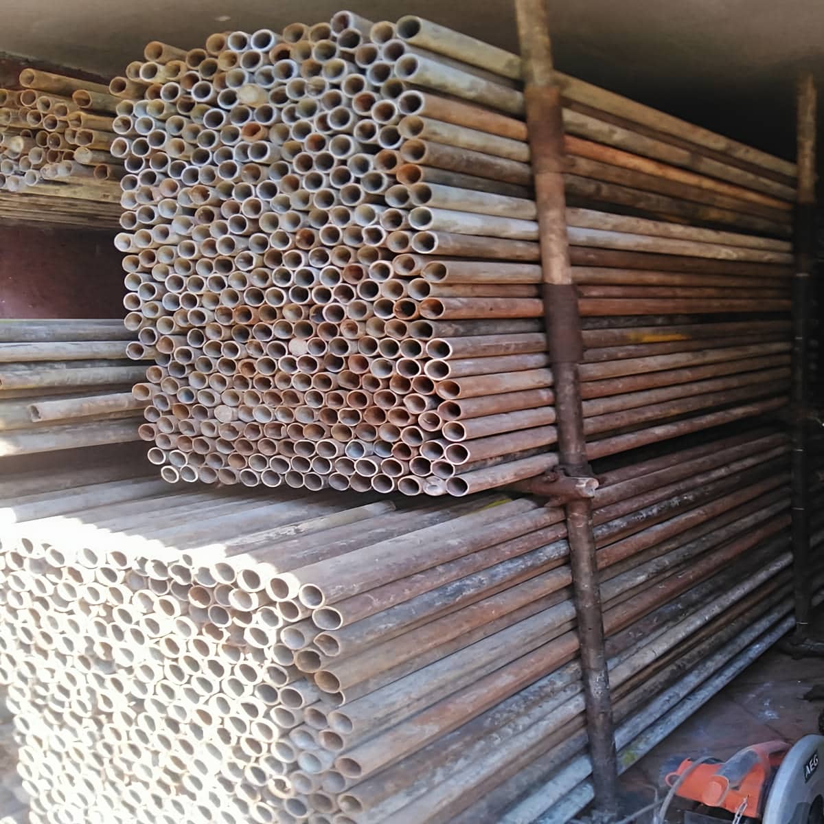 داربست مناسبتی برای پارچه مشکی مهار شده داربست مناسبتی برای پارچه مشکی مهار شده