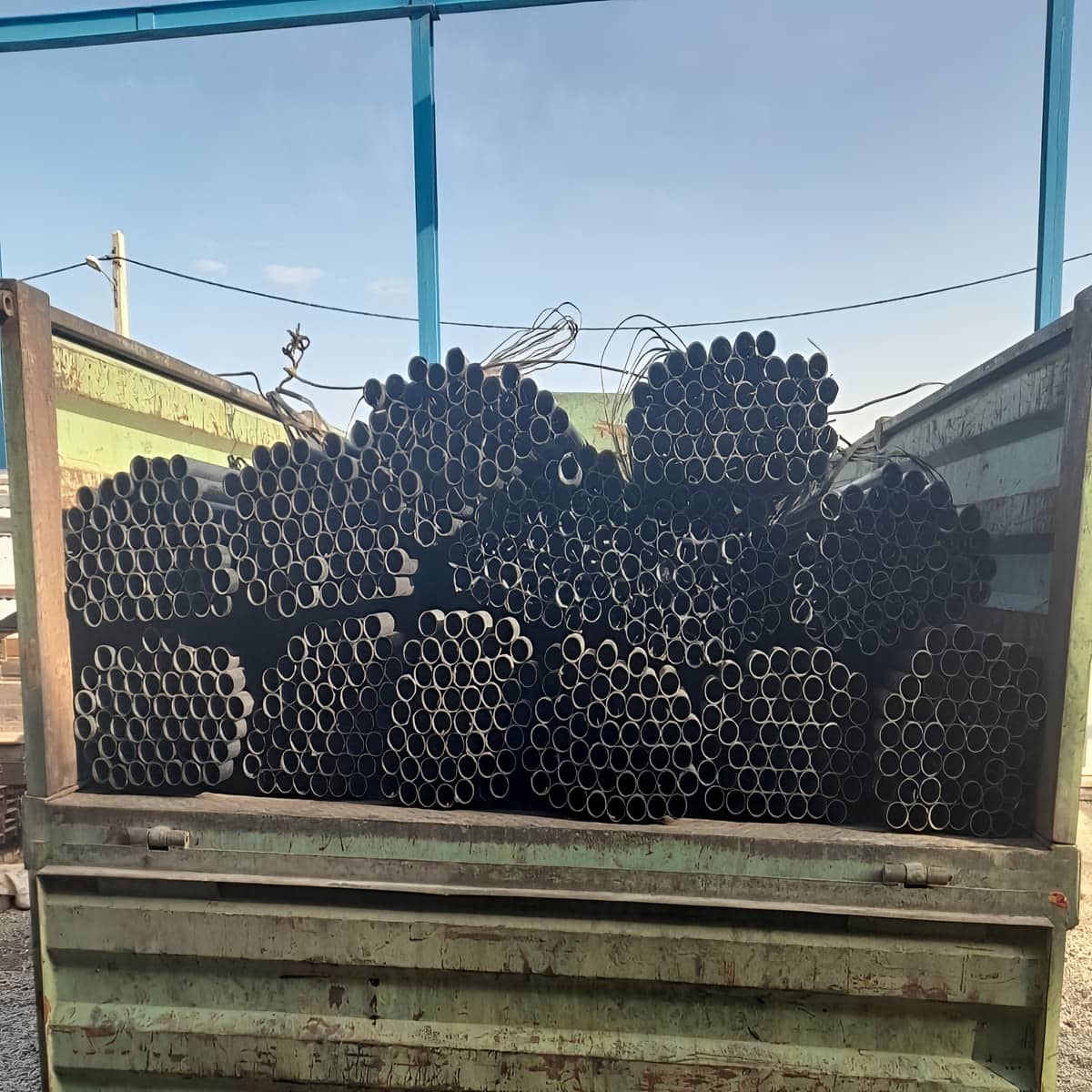 داربست مناسبتی برای نصب کتیبه مذهبی داربست مناسبتی برای نصب کتیبه مذهبی