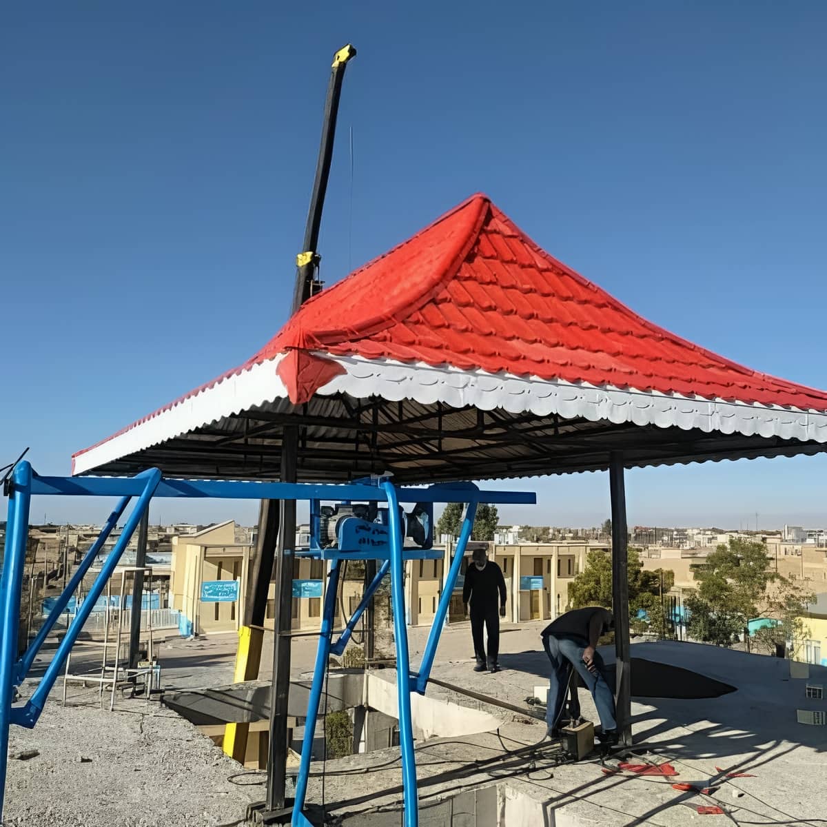 آردواز سقف شیبدار با آب بندی درزها آردواز سقف شیبدار با آب بندی درزها