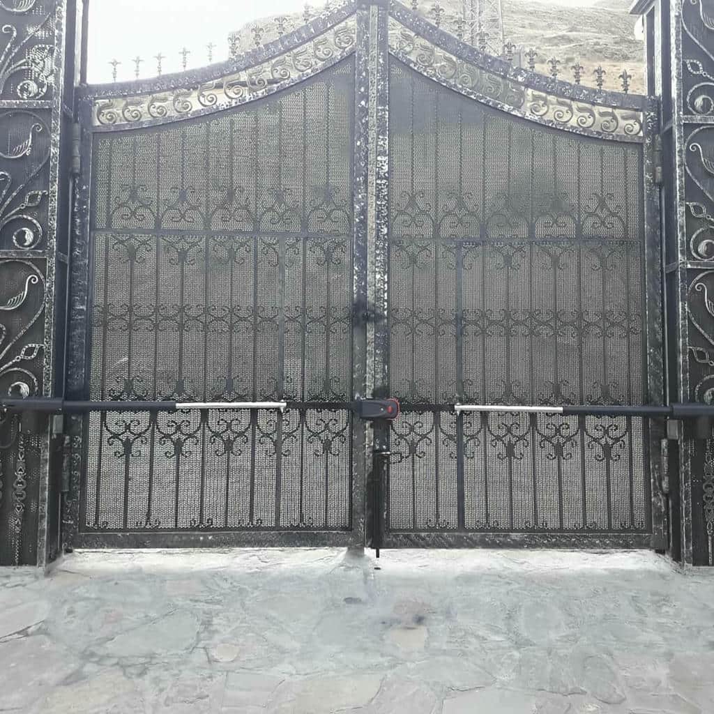 مهم ترین عوامل مؤثر بر قیمت جک درب پارکینگی