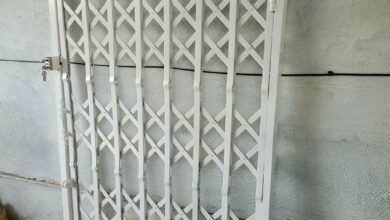 درب آکاردئونی سه گل با قفل ایمن و ظاهر ساده