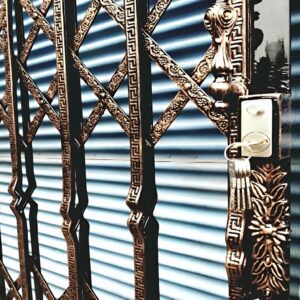 عوامل موثر بر قیمت درب آکاردئونی