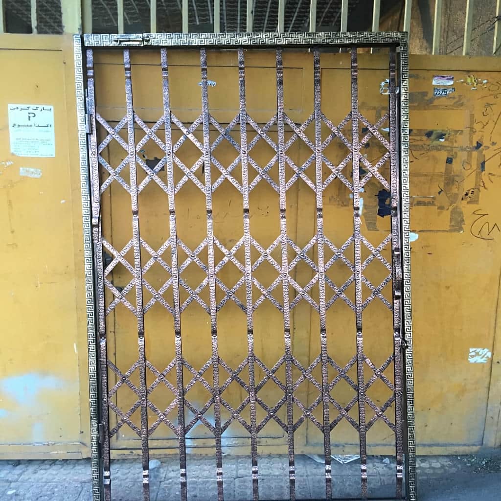 قیمت حفاظ آکاردئونی درب واحد مسکونی بر اساس مدل و متریال