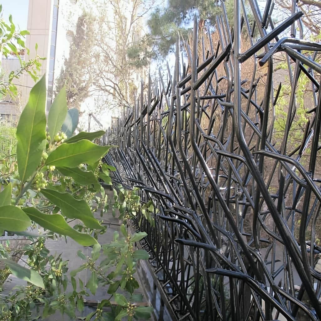نصب حفاظ بوته ای دیوار پرتراکم برای دیوار محوطه