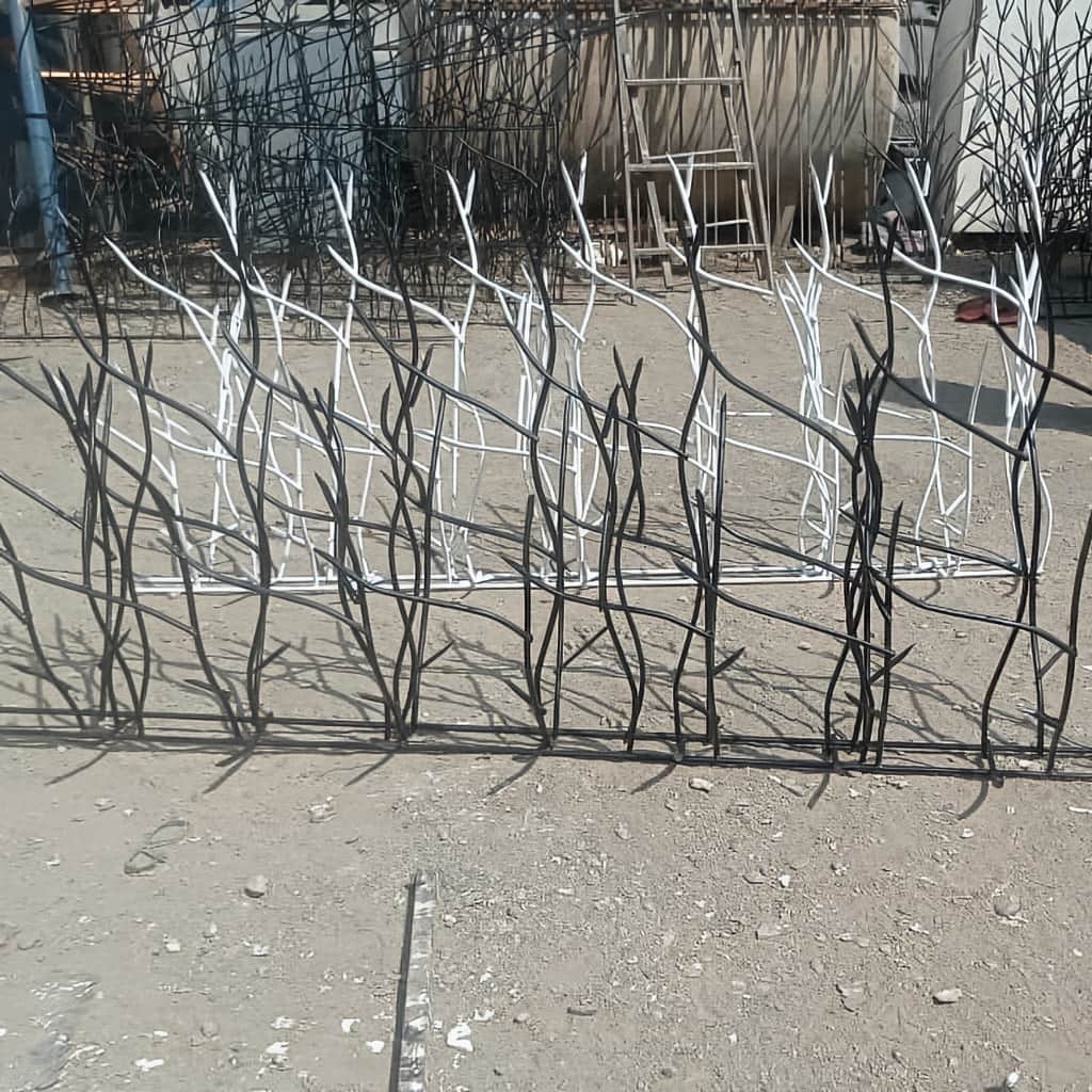 اجرای حفاظ دیوار سیم خاردار ترکیبی روی تاج دیوار