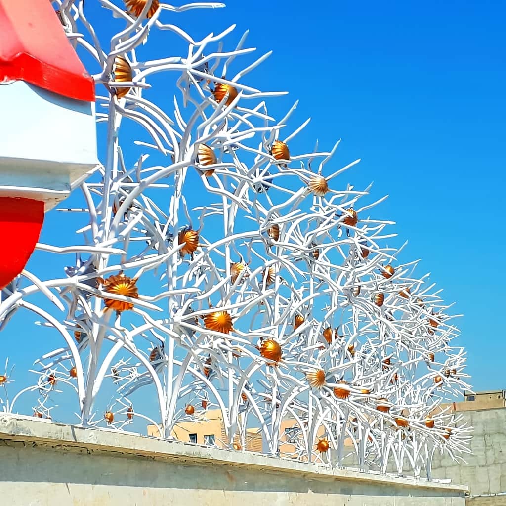 ساخت حفاظ دیوار شیک روی سنگ تراورتن با فلز مقاوم