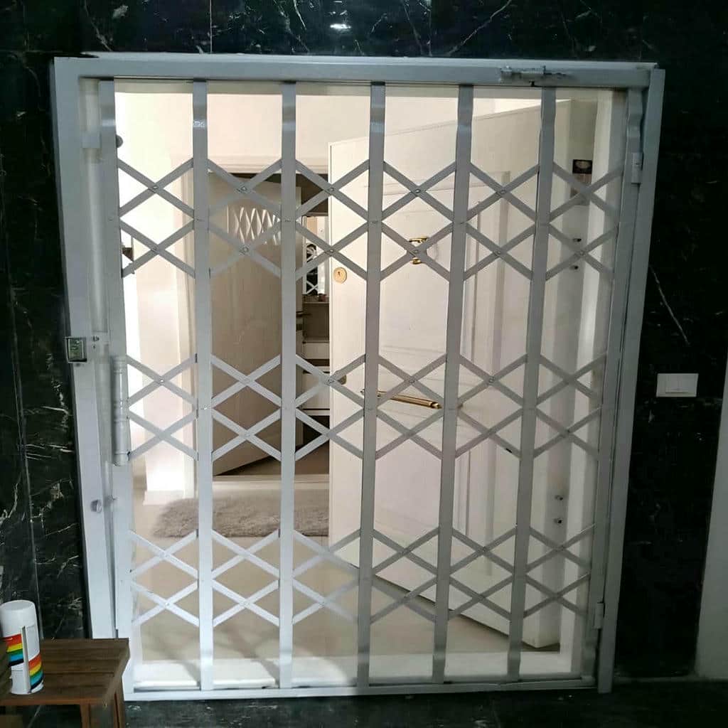 نصب حفاظ درب ضد سرقت فلزی برای ورودی آپارتمان