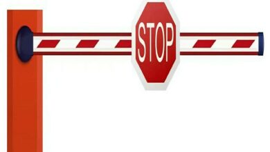 راهبند پلاک خوان مجتمع مسکونی با دوربین نصب شده کنار مسیر
