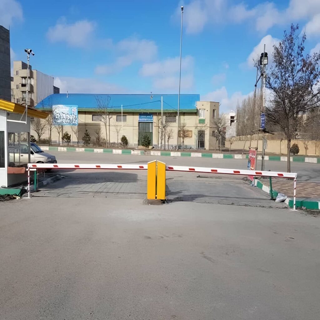 راهبند بازویی LED دار پارکینگ با رنگ بازوی قابل تشخیص