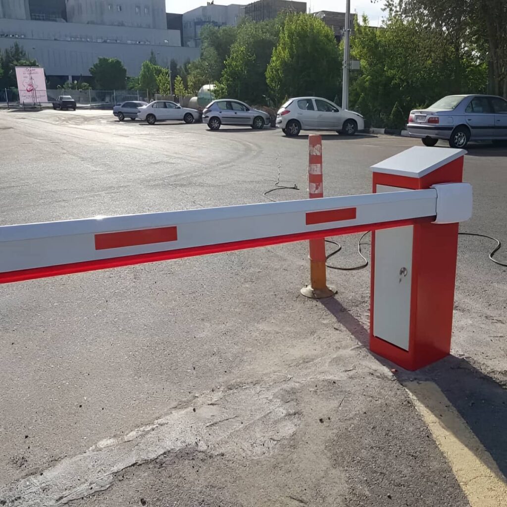 راهبند ورودی صنعتی کامیون رو با پایه نصب محکم روی کف