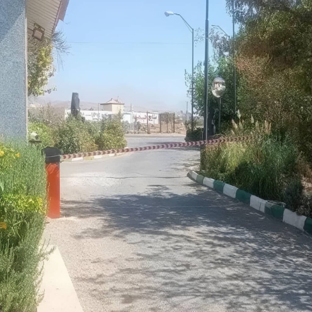راهبند زنجیری محوطه باز با موتور مناسب کشش زنجیر
