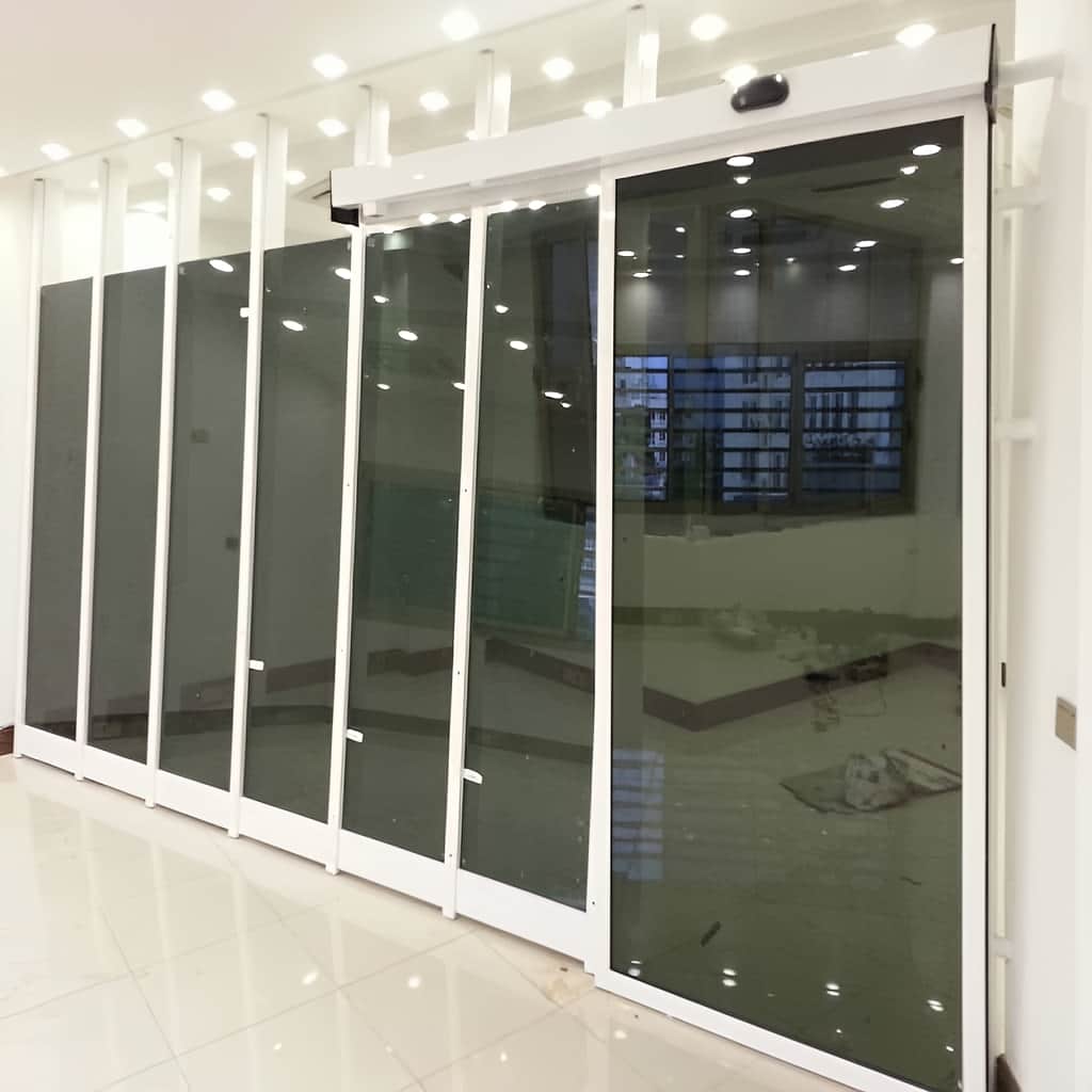 درب اتوماتیک شیشه ای اداری کارتخوان با کارتخوان دیواری دقیق