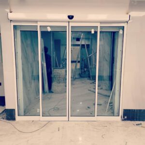 درب شیشه ای سکوریت اتوماتیک ورودی با شیشه شفاف مقاوم