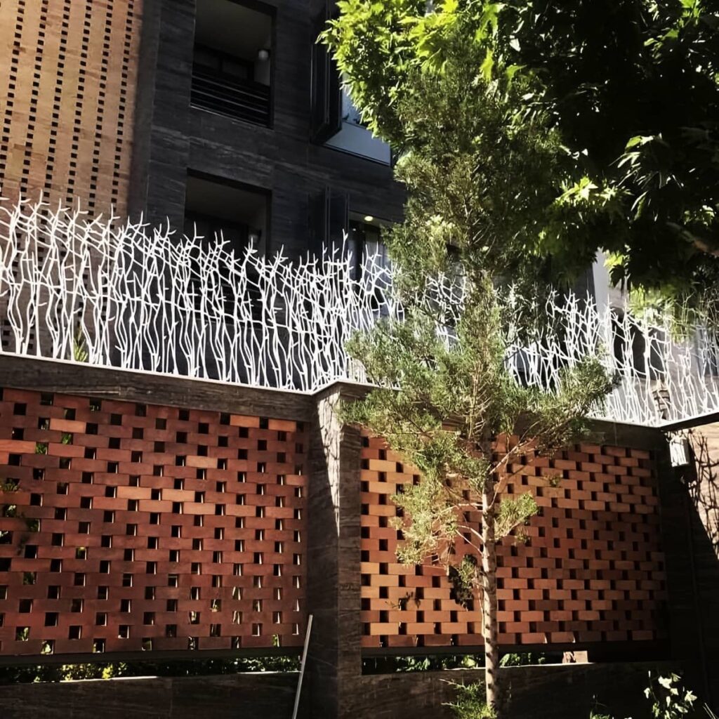 ساخت حفاظ دیوار بلند ضد سرقت با میلگرد مقاوم