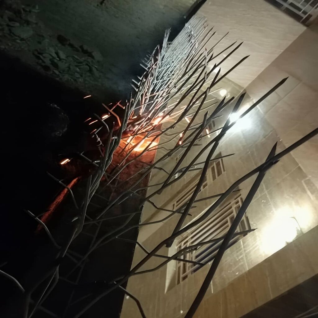 خرید حفاظ دیوار ویلا نمای سنگی با رنگ هماهنگ