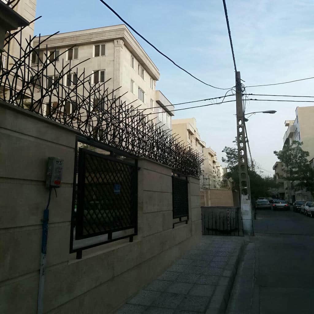 خرید حفاظ شاخ گوزنی دیوار باغ ویلا با مدل پرتراکم