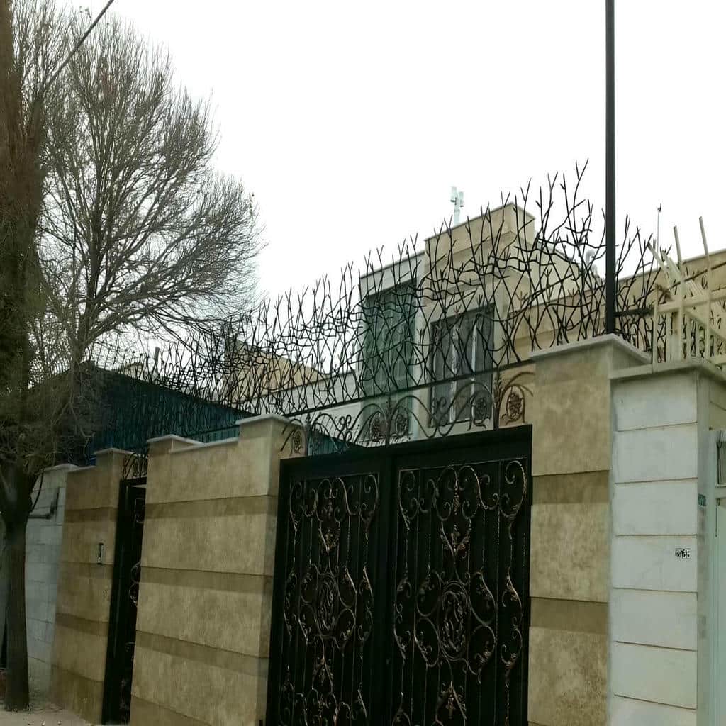 سفارش حفاظ شاخ گوزنی برای دیوار باغ ویلا با نصب استاندارد