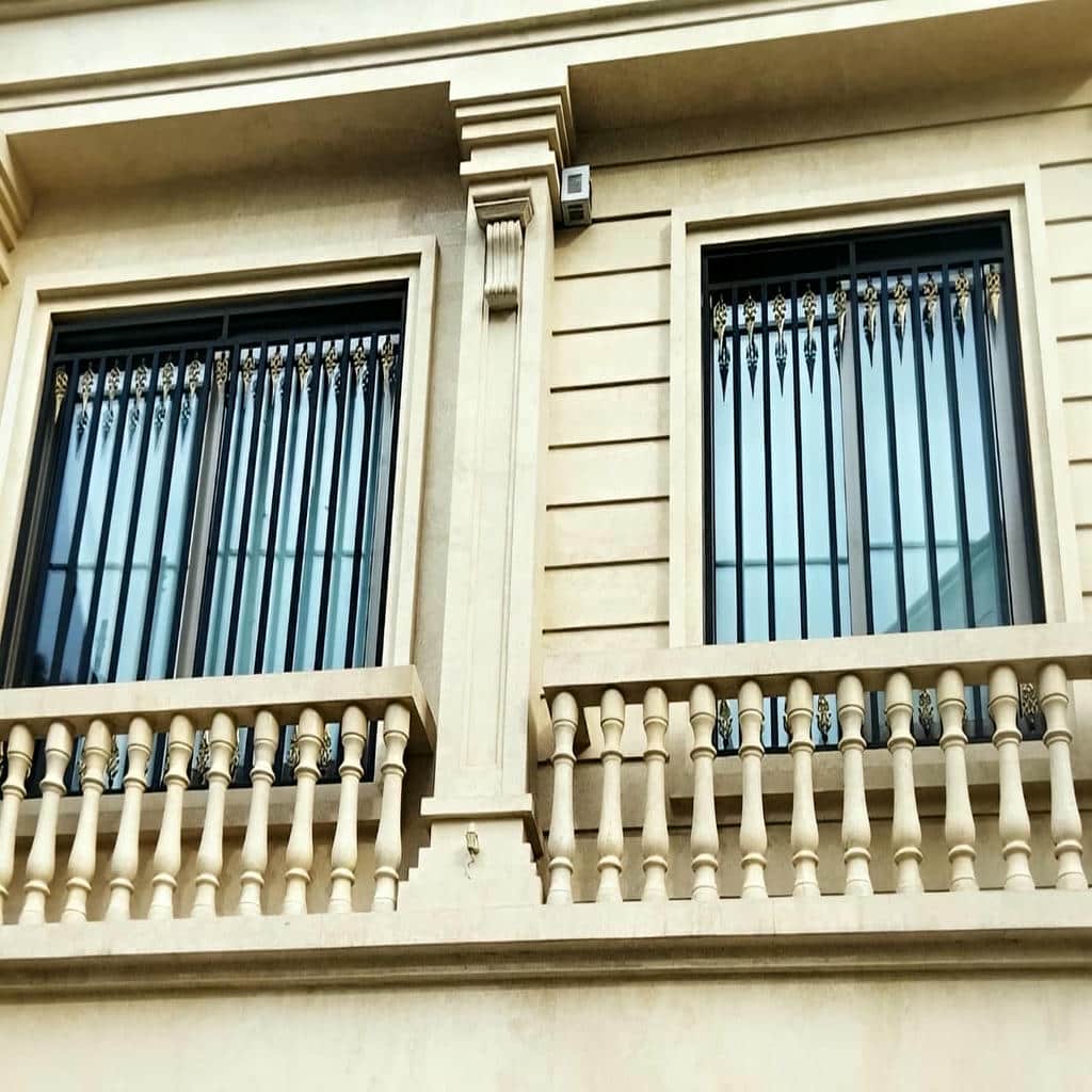 حفاظ پنجره رنگی کوره ای با نصب اصولی و رنگ بادوام