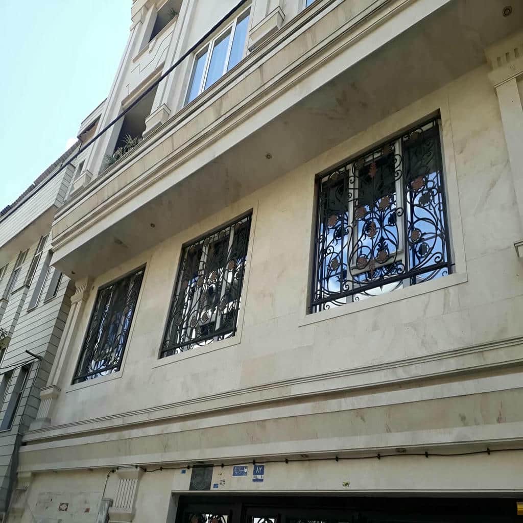 نصب نرده پنجره ساده پروفیلی با اتصال مقاوم