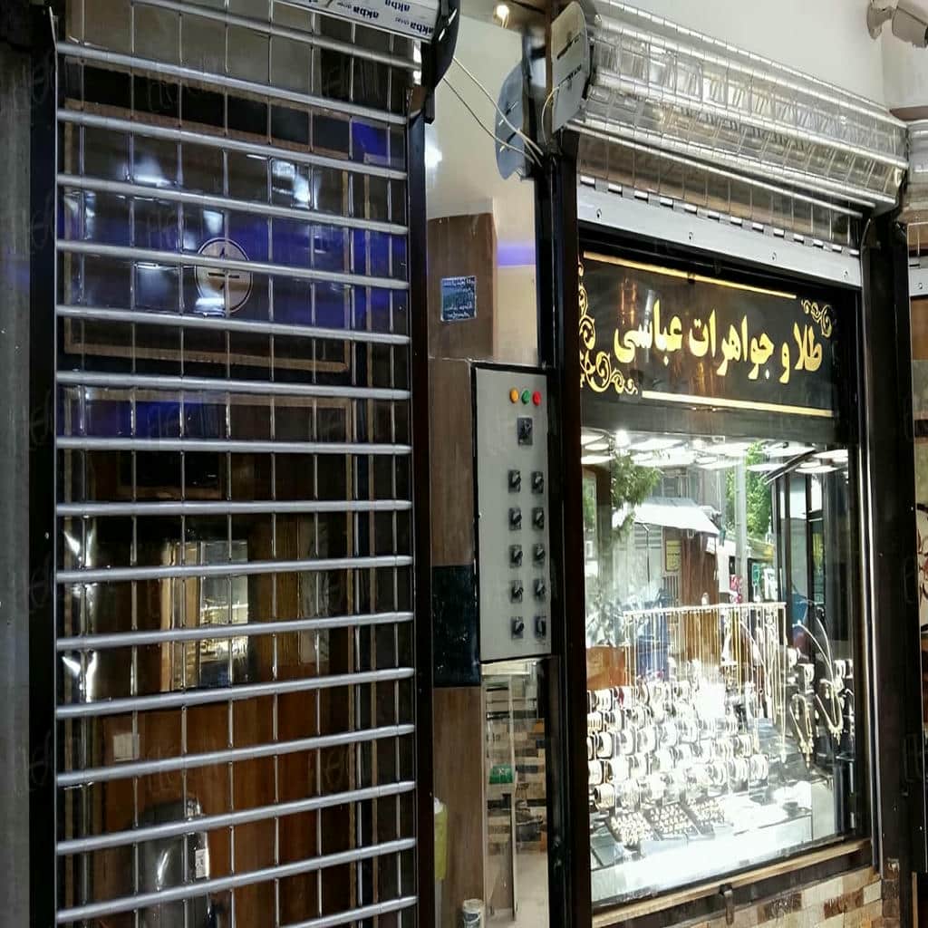 کرکره برقی مدرن نمای تجاری با تیغه هماهنگ و حرکت روان