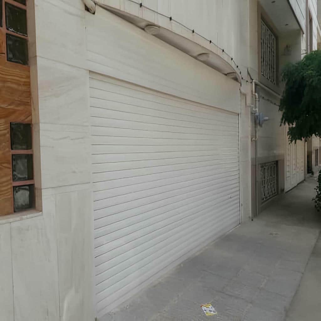 تعمیر کرکره برقی رنگی نمای فروشگاه برای رفع صدا و سایش