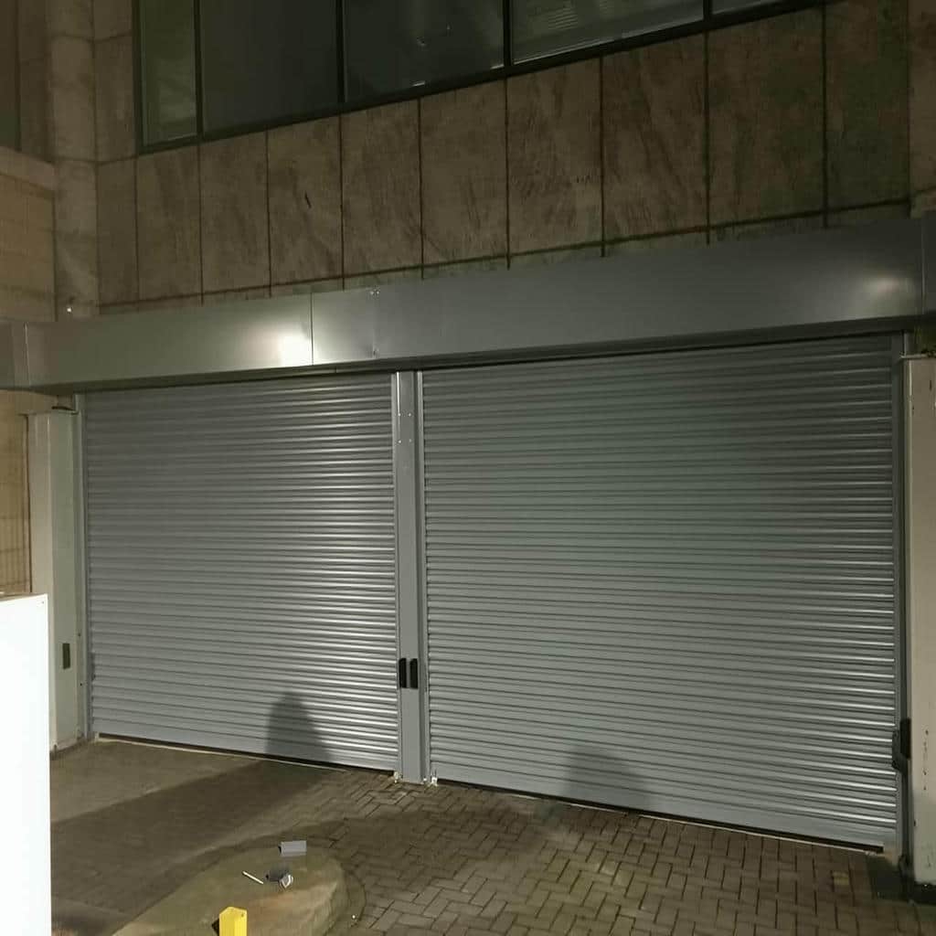 خرید کرکره برقی مدرن نمای تجاری برای فروشگاه شیشه‌ای