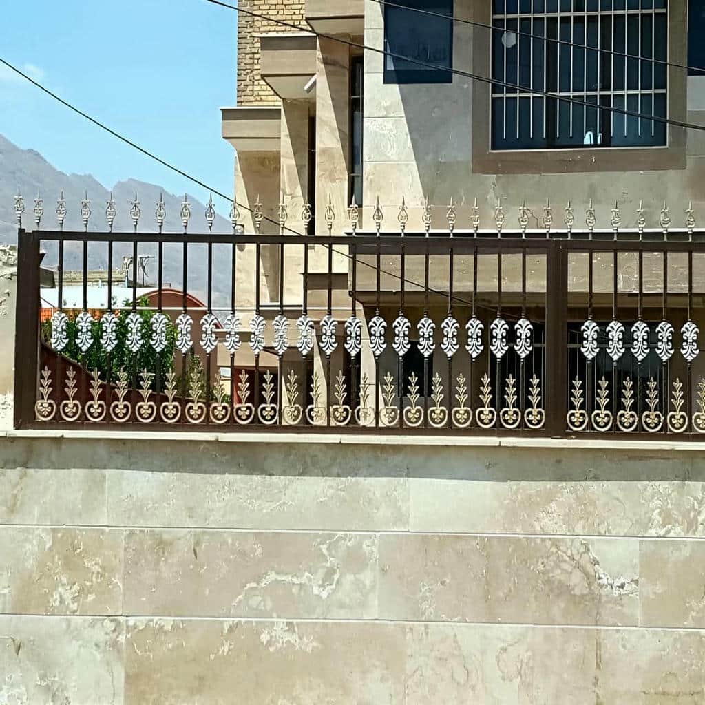 قیمت حفاظ دیوار ویلایی مدرن طرح نیزه بر اساس مدل و متریال