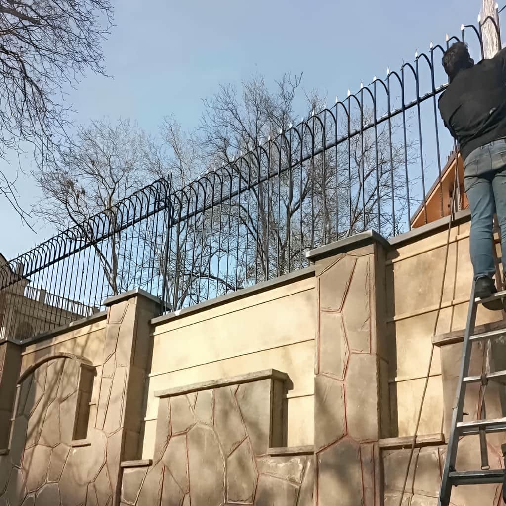 جزئیات نصب حفاظ دیوار ویلایی مدرن طرح نیزه