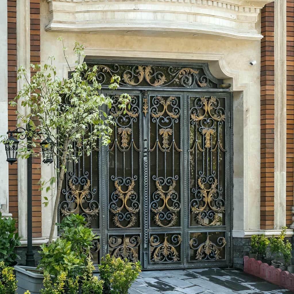 تولید درب حیاط پروفیلی کلاف دار با جوشکاری دقیق