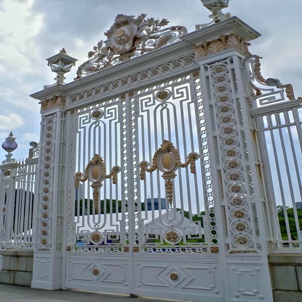 خرید درب پارکینگ مدرن پنل مشبک با بررسی ضخامت پنل