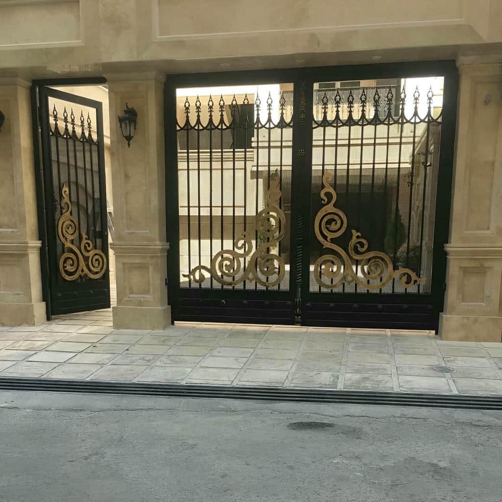 درب پارکینگ آهنی ساده قاب دار مناسب