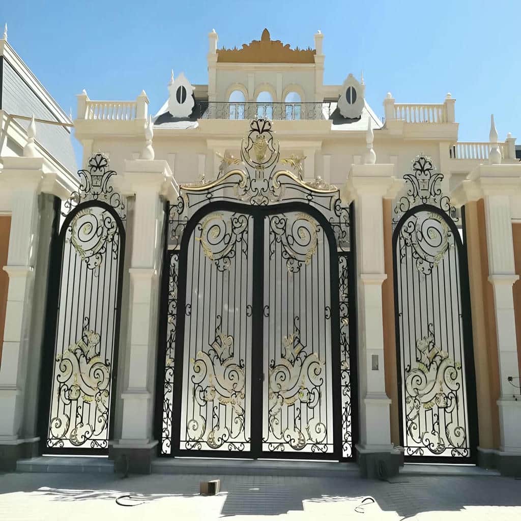 نصب درب حیاط بزرگ پارکینگ با یراق مقاوم