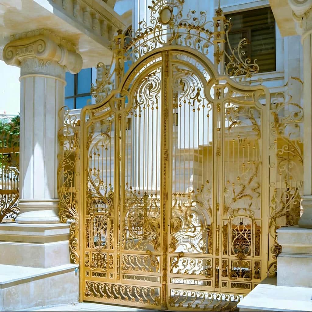 سفارش درب حیاط فرفورژه نمای رومی با کلاف تقویت شده