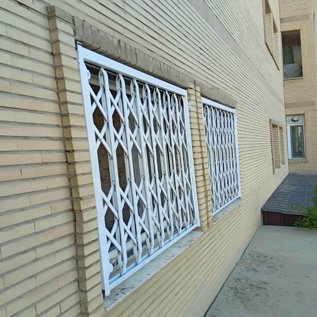 قیمت حفاظ پنجره متحرک کشویی وابسته به متریال و ابعاد