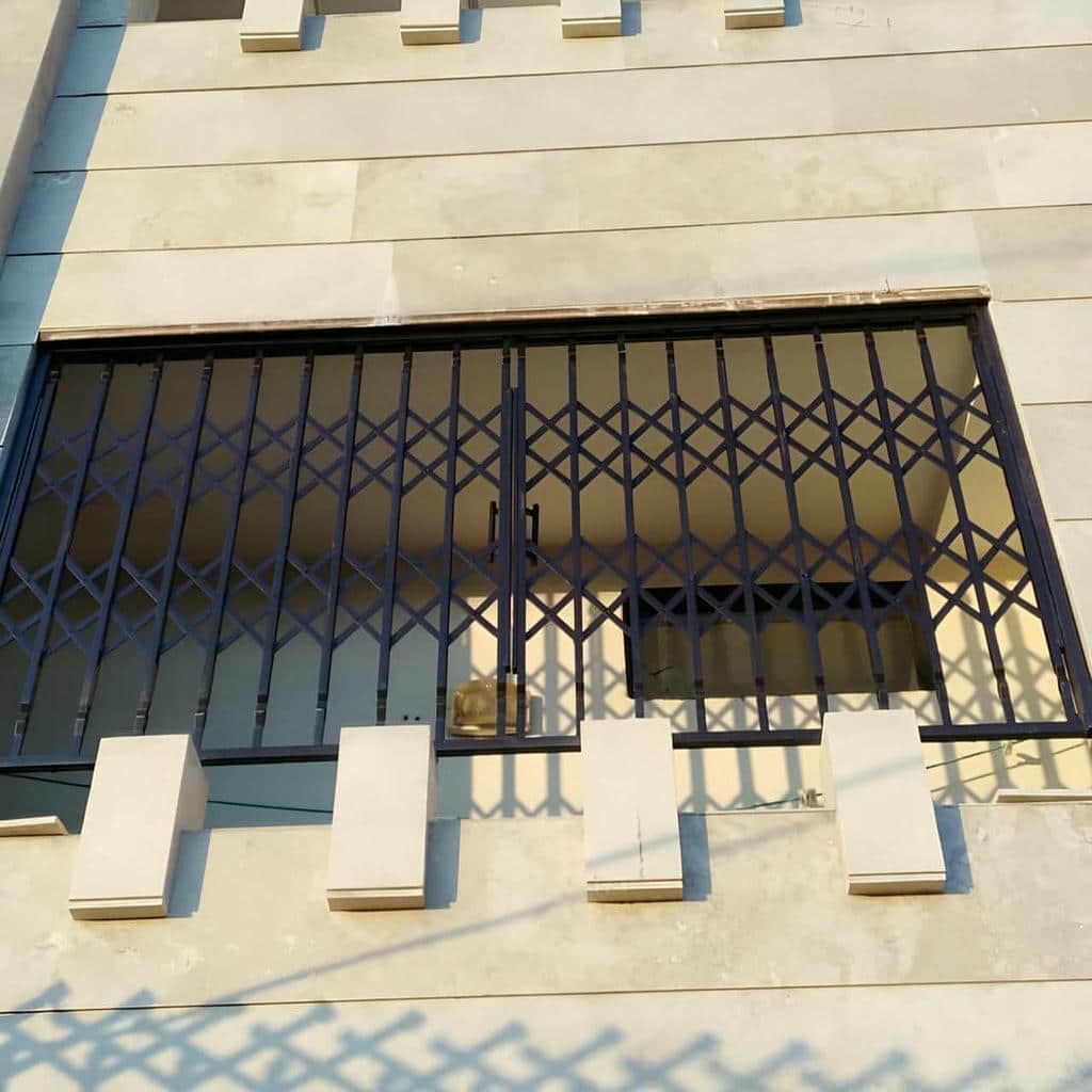 نصب حفاظ پنجره متحرک کشویی بدون گیرکردن مسیر حرکت